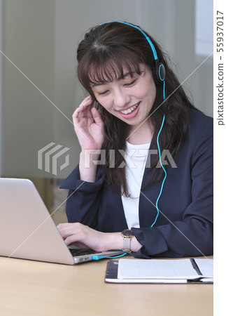 在線的女商人 在線的女商人 55937017