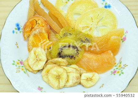 Assorted dried fruits 55940532