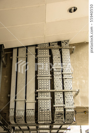 The cable tray and piping construction 55940550