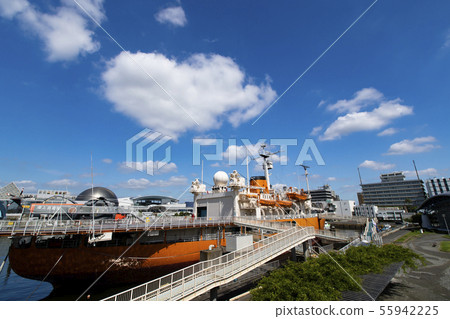 Blue Sky and Antarctic Observation Ship Fuji 55942225