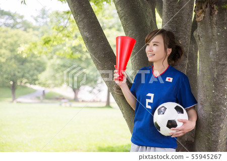 Soccer fan woman Soccer fan woman 55945267