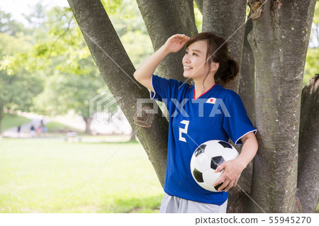 Soccer fan woman 55945270