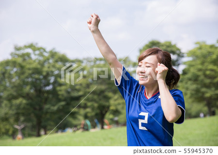 Soccer fan woman 55945370