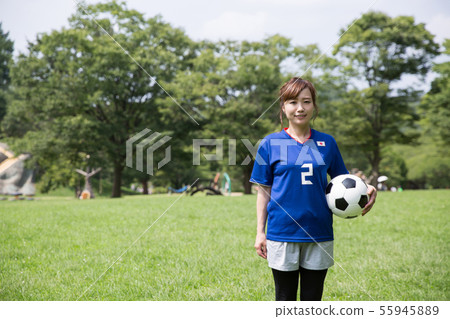 Soccer fan woman 55945889