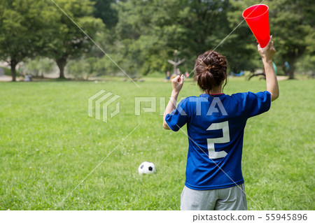 Soccer fan woman 55945896