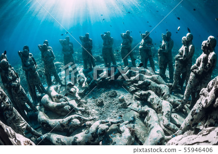 Underwater statues in blue ocean with fish. 55946406