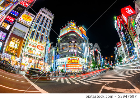 東京新宿歌舞伎町夜景（歌舞伎町交叉路口） 55947697
