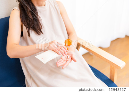 應用潤膚膏1的孕婦 55948537