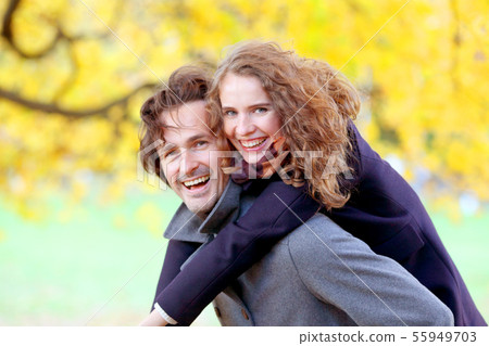 Couple in autumn park 55949703
