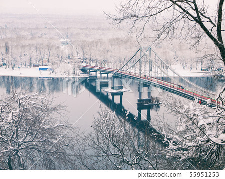 Winter city park 55951253