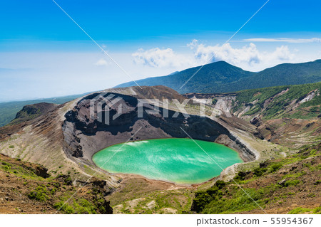 Miyagi Zao的Onka翡翠綠色火山口湖Goshikinuma和Goshikidake Miyagi Zao的Onka翡翠綠色火山口湖Goshikinuma和Goshikidake 55954367