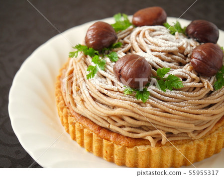 Astringent chestnut Mont Blanc tart, black background (horizontal position up) 55955317