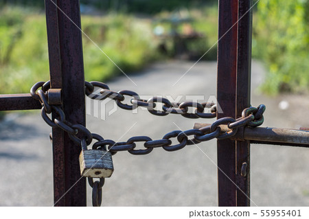 Chained iron gate 55955401