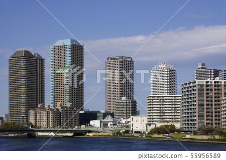 Tsukishima and Kashiwajima apartments seen from Katsuhata Bridge Tsukishima and Kashiwajima apartments seen from Katsuhata Bridge 55956589