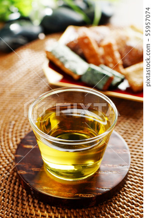 Cold green tea 55957074