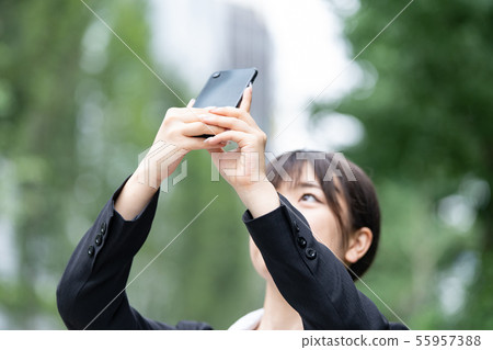 [Smartphone photography] New employee, job hunting student 55957388