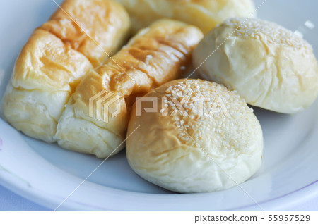 bun, bread or butter bread 55957529