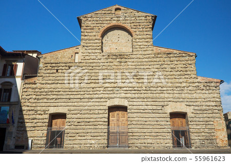 Front view of famous Sagrestia Vecchia in Florence 55961623