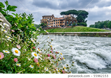 Isola Tiberina or the Tiber river Island.  55962153