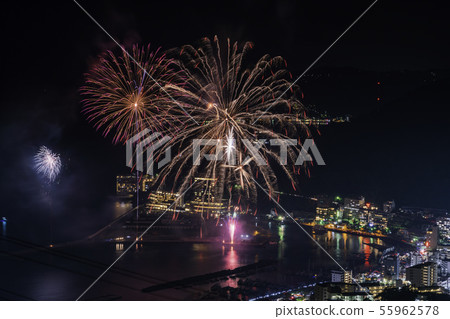 熱騰騰的100萬美元夜景和近海煙花 55962578