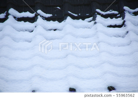 白色雪瓦屋頂 白色雪瓦屋頂 55963562