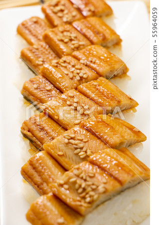 煮熟的海鰻壽司。 55964059