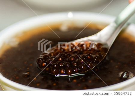 making the pearl milk tea at home making the pearl milk tea at home 55964732