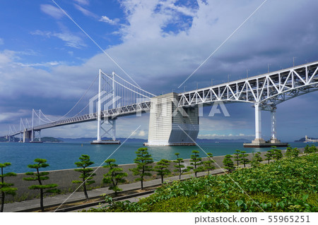 Seto Ohashi是連接Sakaide City，Kagawa Prefecture，Shikoku和Kurashiki City，Okayama Prefecture，Honshu的10座橋樑的總稱 55965251