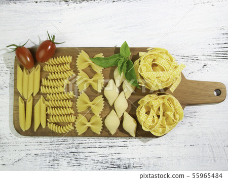 Italian restaurant: various short pasta (penne, Fettuccine, farfalle) Italian restaurant: various short pasta (penne, Fettuccine, farfalle) 55965484