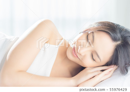 Woman Lifestyle Sleep 55976429