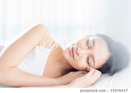 Woman Lifestyle Sleep 55976437