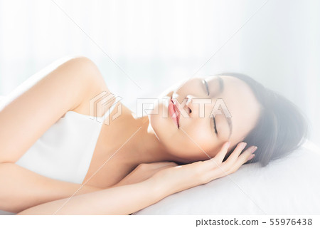 Woman Lifestyle Sleep 55976438