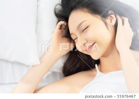 Woman Lifestyle Sleep 55976467