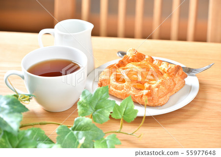 Image of apple pie, sweet bun, apple pie, tea and table, tea time. 55977648