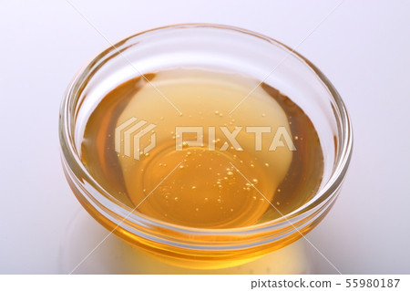 蜂蜜白色背景 55980187