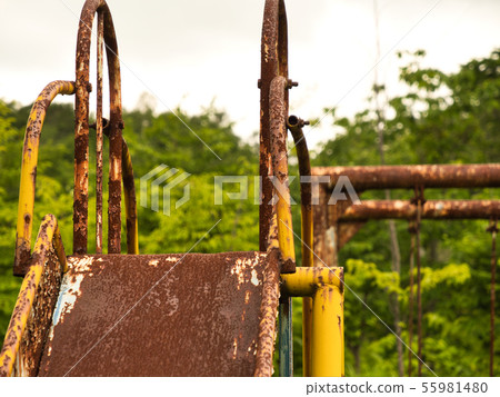 公園遊樂場設備生鏽 55981480