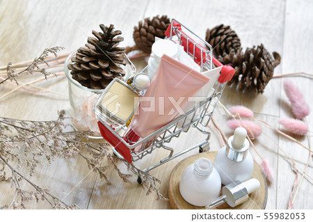 Cosmetic bottle container in shopping cart, Beauty Cosmetic bottle container in shopping cart, Beauty 55982053