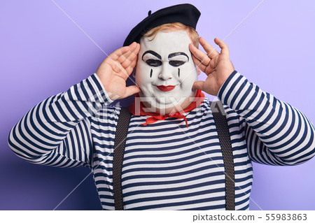 funny man entertaining children during the party 55983863