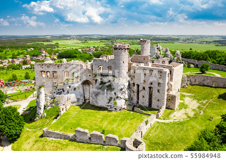 medieval castle ruins located in Ogrodzieniec, Poland 55984948