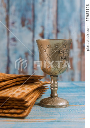 A Jewish Matzah bread with wine. Passover holiday 55985128