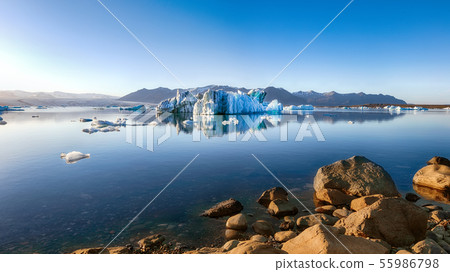 Fantastic floating icebergs in Jokulsarlon glacier Fantastic floating icebergs in Jokulsarlon glacier 55986798