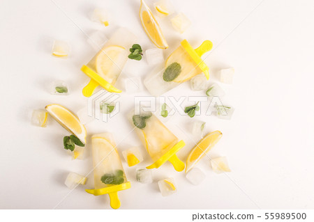 Natural Vegan Lemon Ice Cream with Mint 55989500