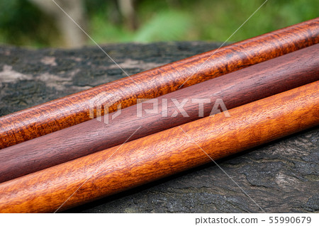 Wood logs round lath of Burma padauk 55990679