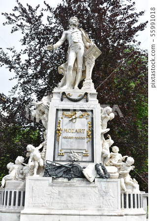 Statue of Beethoven 55991018