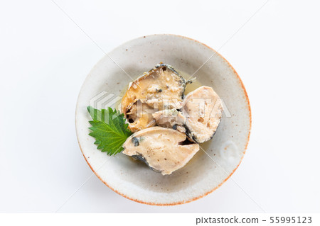 Boiled canned salmon 55995123