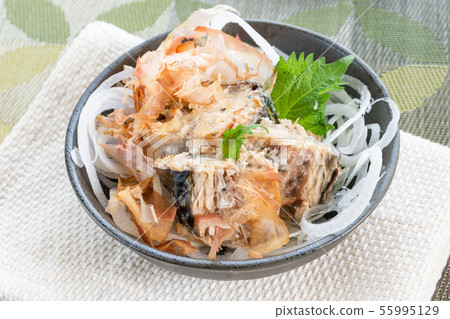 煮三文魚洋蔥 煮三文魚洋蔥 55995129