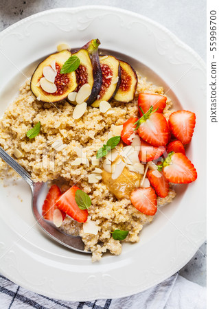 Quinoa breakfast porridge with strawberries  55996700