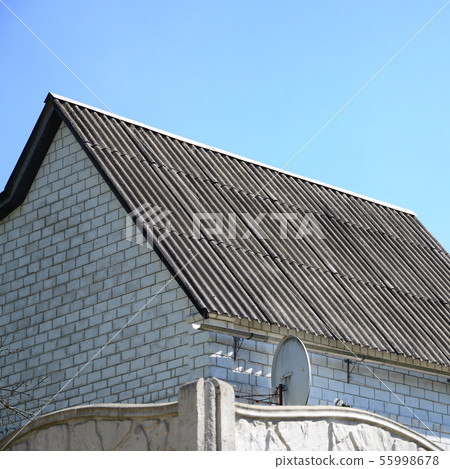 Shiver white roofs bring cool savings in Shiver white roofs bring cool savings in 55998678