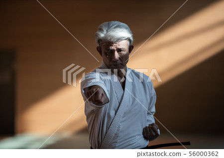 空手道 空的手 男人 56000362