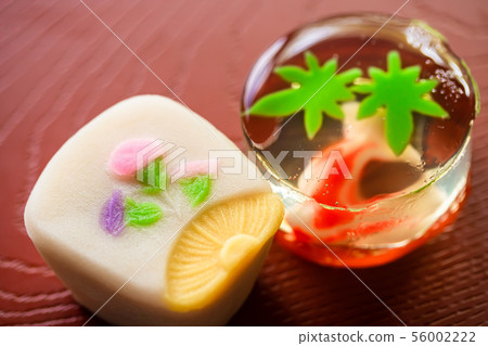 Fresh confectionery, goldfish and fan 56002222